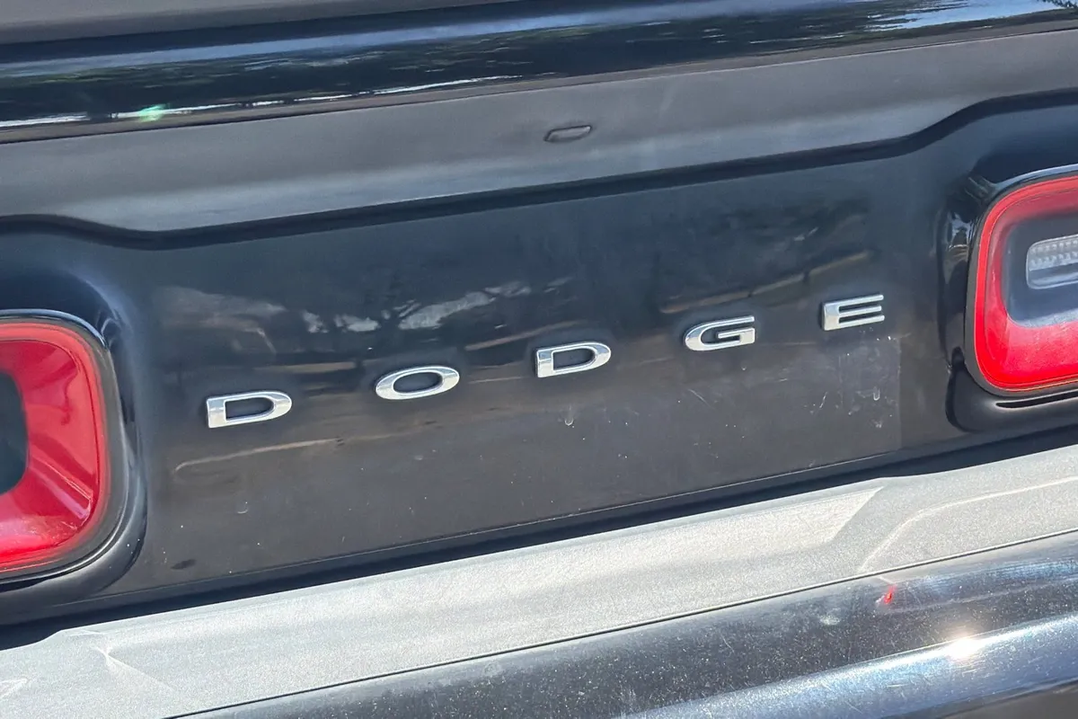 2016 Dodge Challenger SXT thumbnail 35