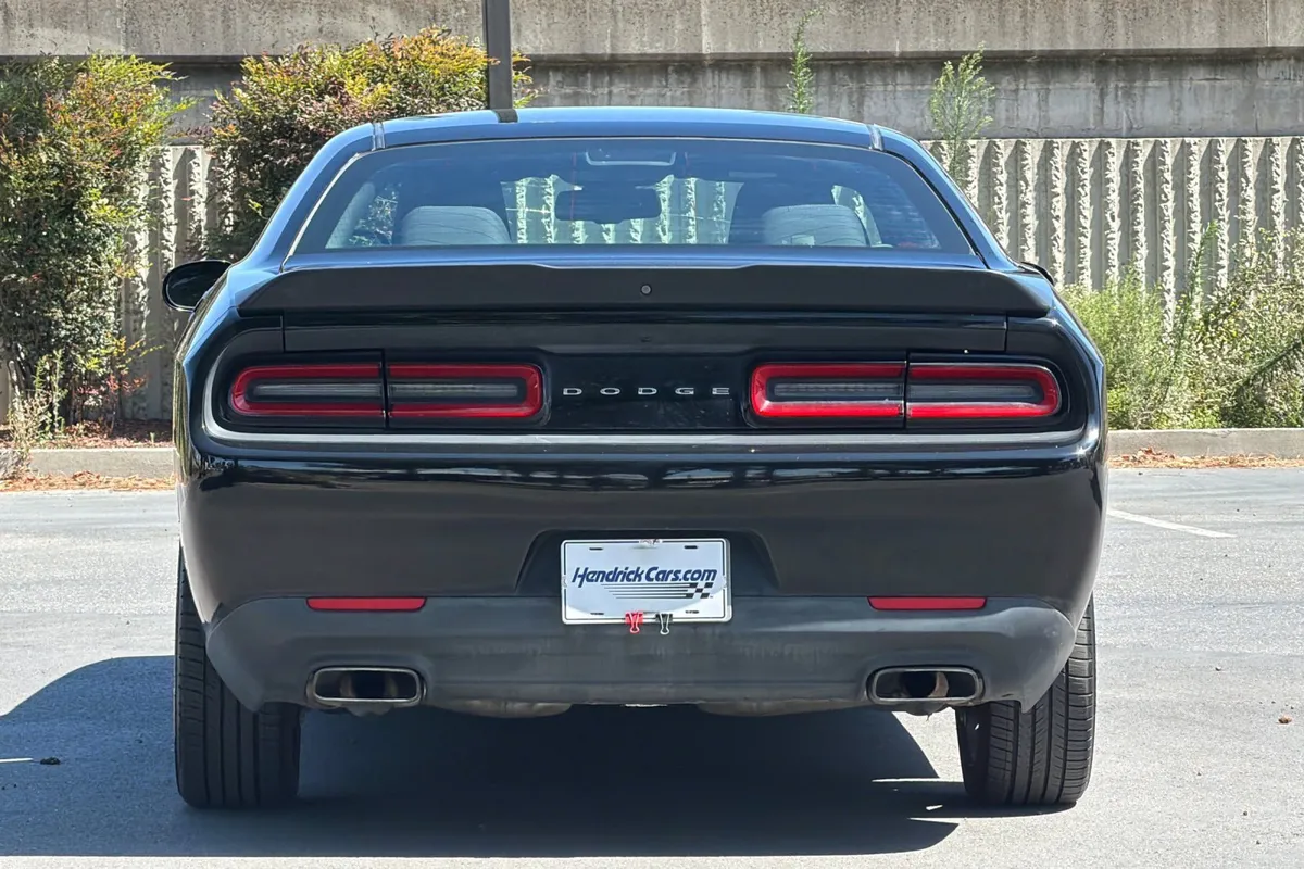 2016 Dodge Challenger SXT thumbnail 5