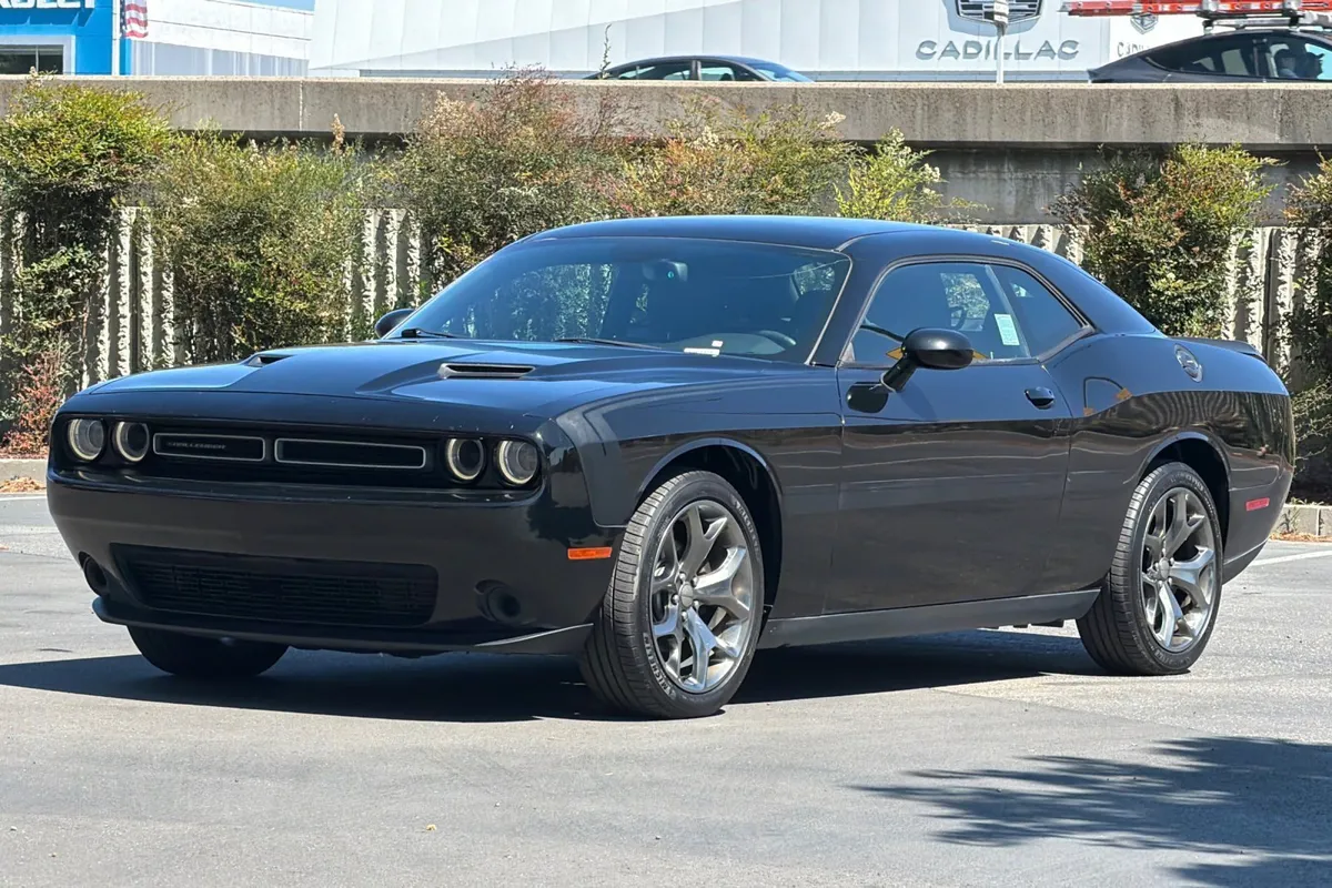 2016 Dodge Challenger SXT thumbnail 8