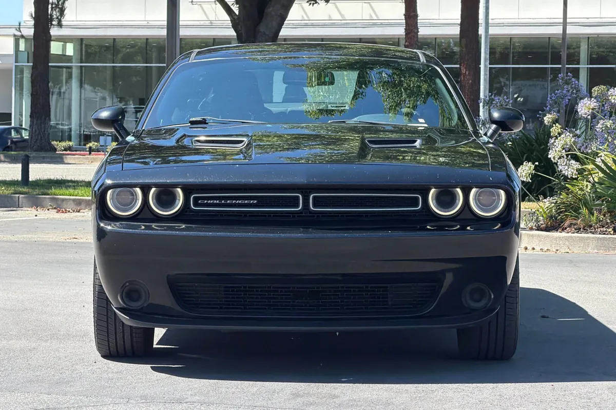 2016 Dodge Challenger SXT thumbnail 9