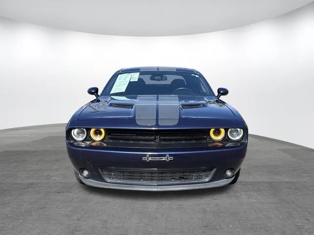 2016 Dodge Challenger SXT thumbnail 2