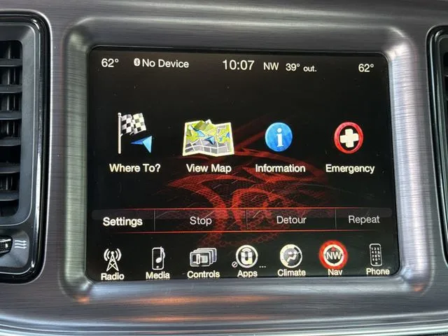 2016 Dodge Challenger SXT thumbnail 22