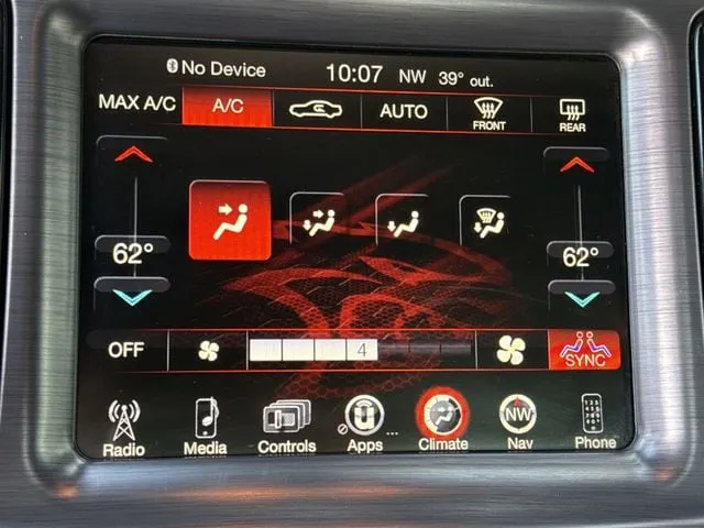 2016 Dodge Challenger SXT thumbnail 24