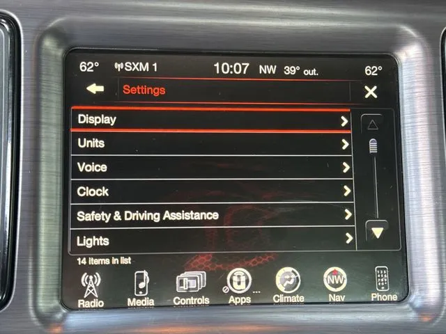 2016 Dodge Challenger SXT thumbnail 30