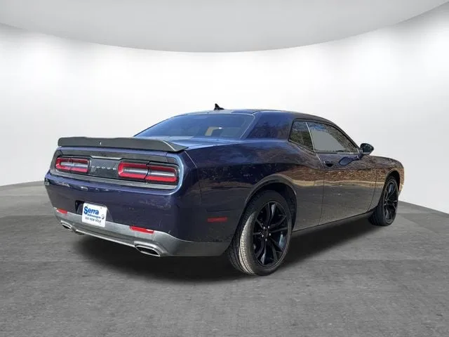 2016 Dodge Challenger SXT thumbnail 6