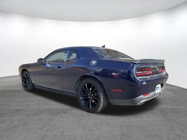 2016 Dodge Challenger SXT thumbnail 7