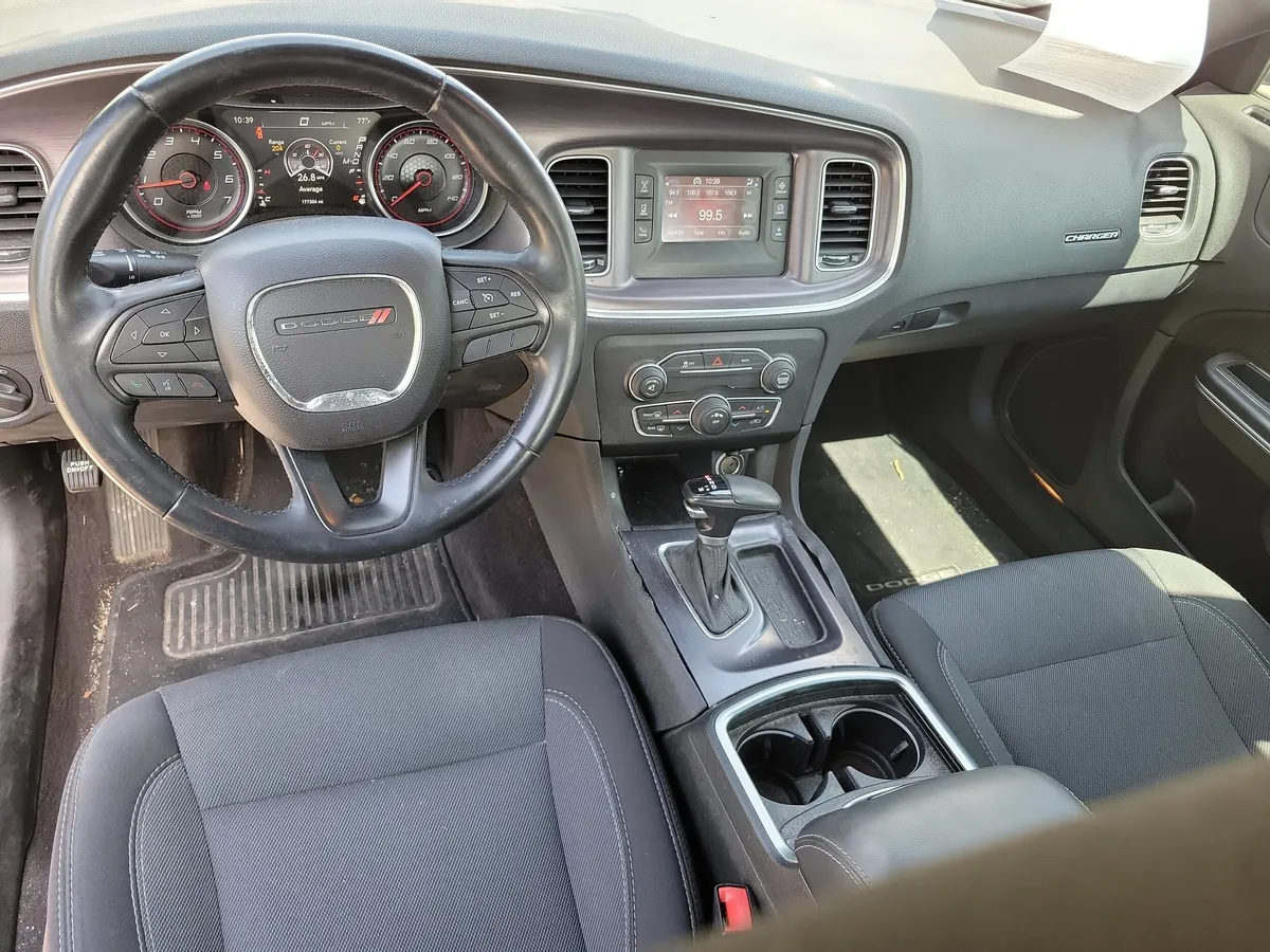 2016 Dodge Charger SE thumbnail 15