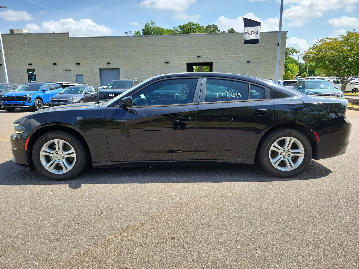 2016 Dodge Charger SE thumbnail 2
