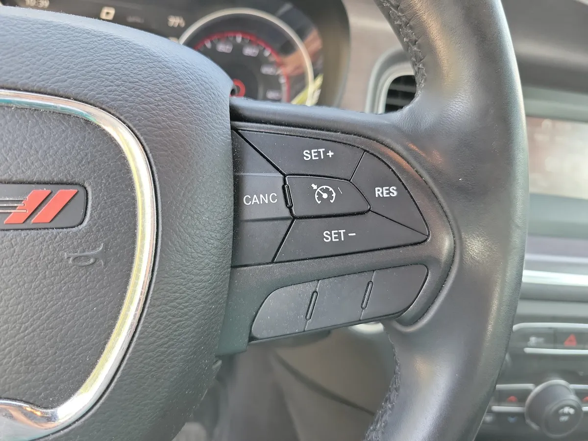 2016 Dodge Charger SE thumbnail 21