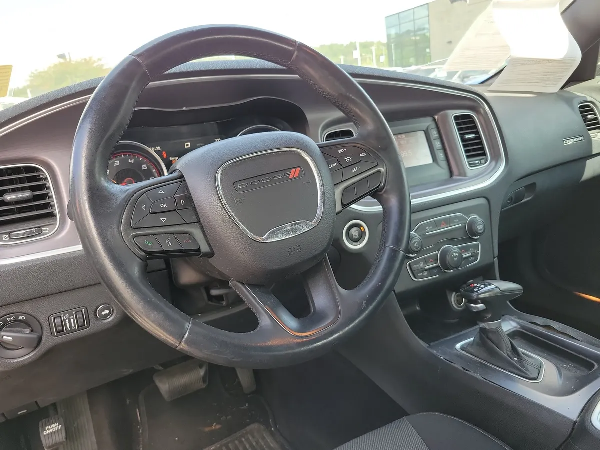 2016 Dodge Charger SE thumbnail 9