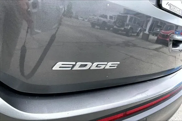 2016 Ford Edge Titanium thumbnail 25
