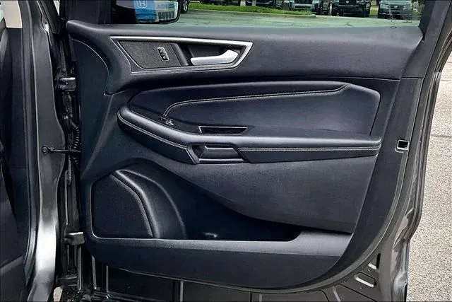 2016 Ford Edge Titanium thumbnail 27