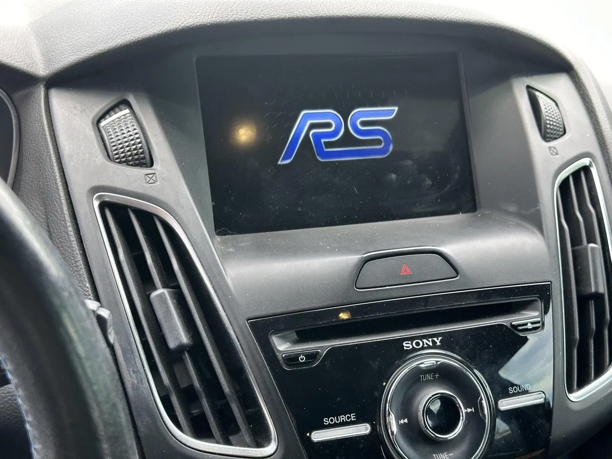 2016 Ford Focus RS thumbnail 11