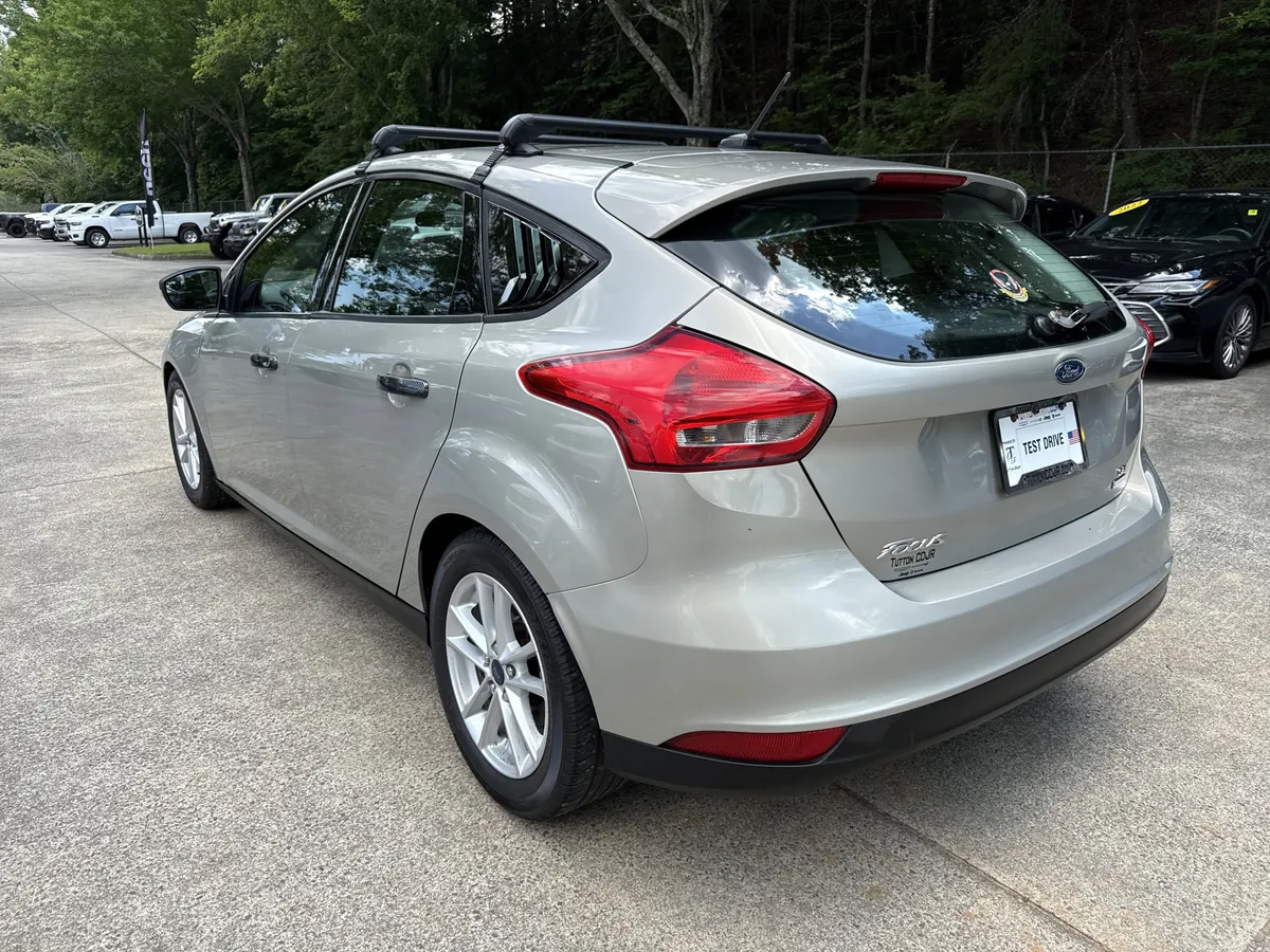 2016 Ford Focus SE thumbnail 5