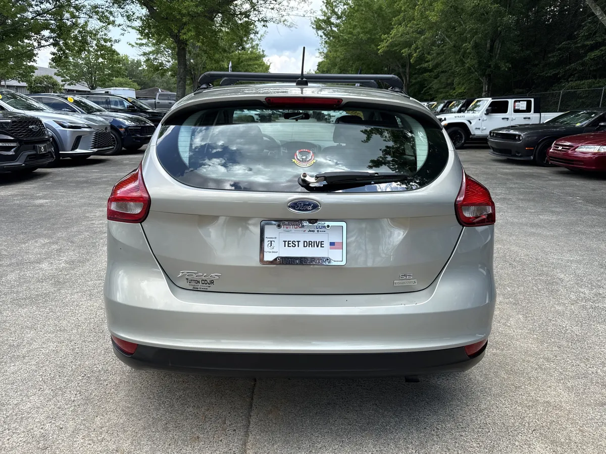 2016 Ford Focus SE thumbnail 6