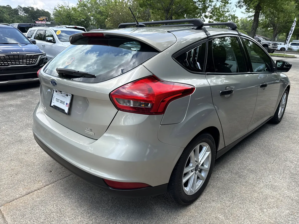 2016 Ford Focus SE thumbnail 7