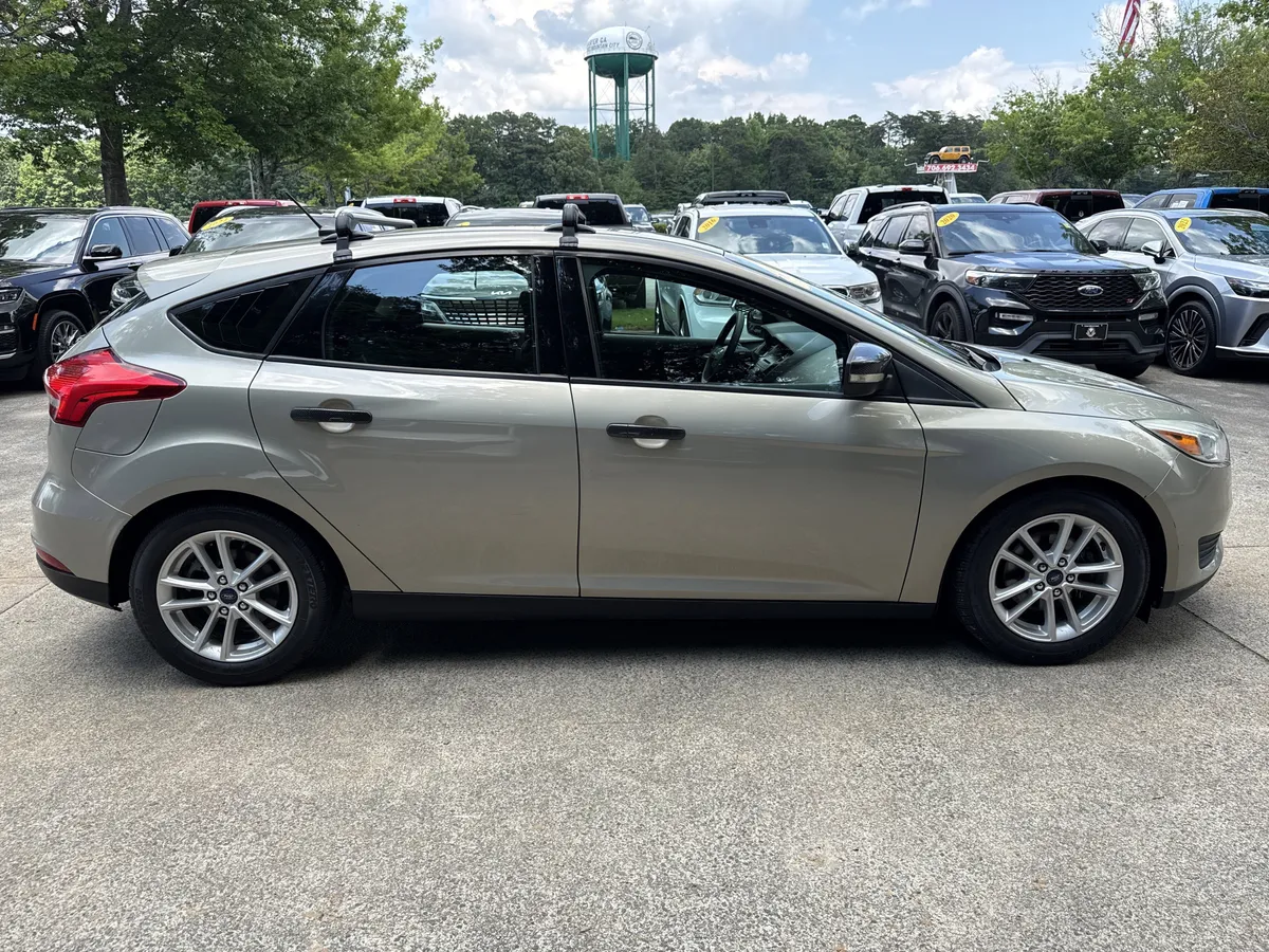 2016 Ford Focus SE thumbnail 8
