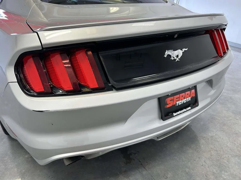 2016 Ford Mustang EcoBoost thumbnail 10