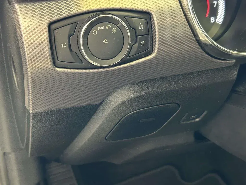 2016 Ford Mustang EcoBoost thumbnail 17
