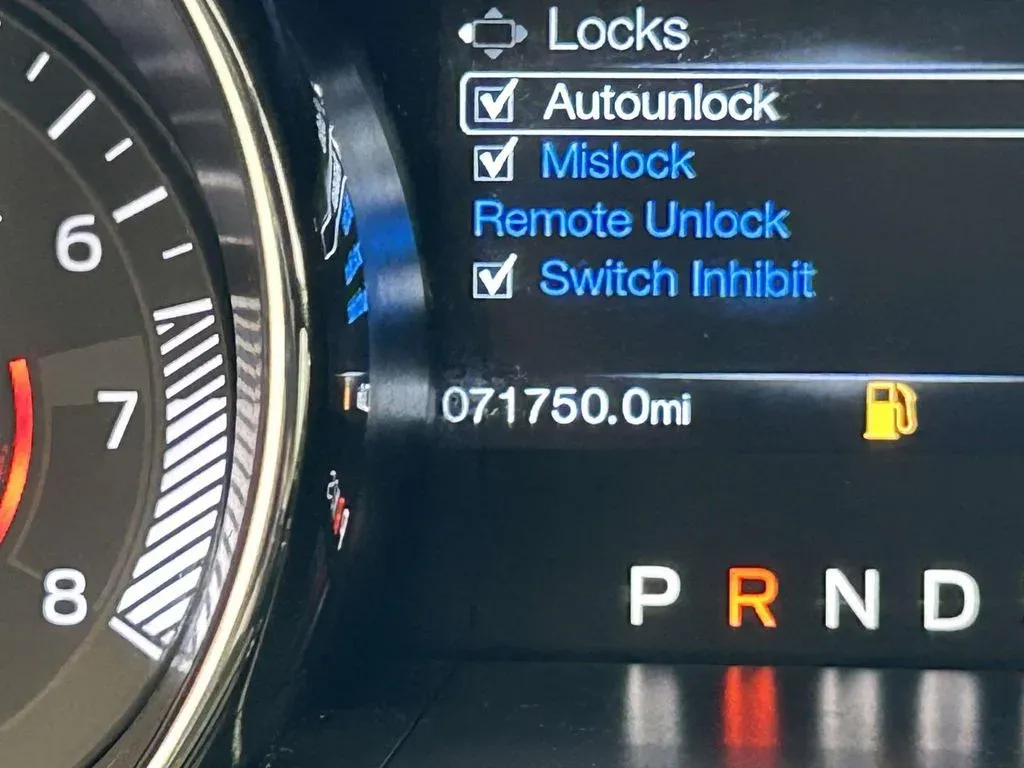 2016 Ford Mustang EcoBoost thumbnail 27