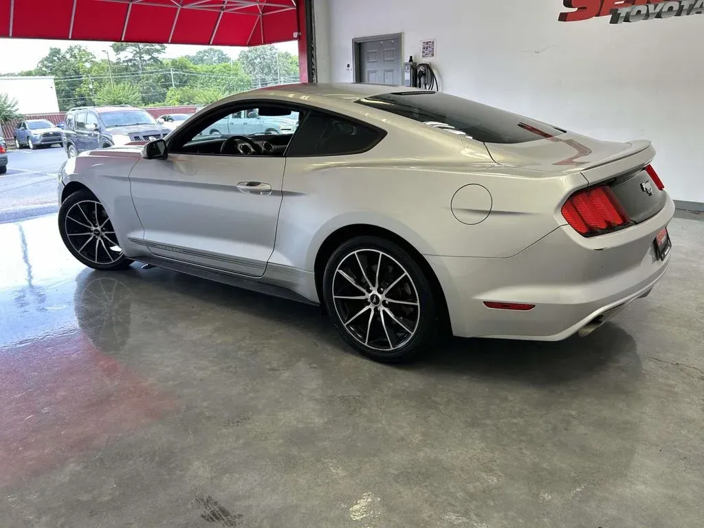 2016 Ford Mustang EcoBoost thumbnail 6