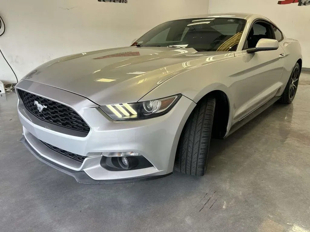 2016 Ford Mustang EcoBoost thumbnail 7