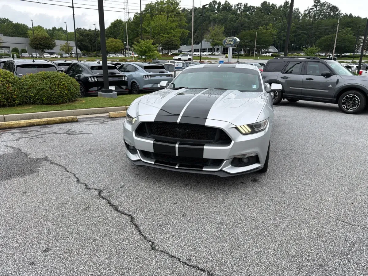 2016 Ford Mustang GT Premium thumbnail 11