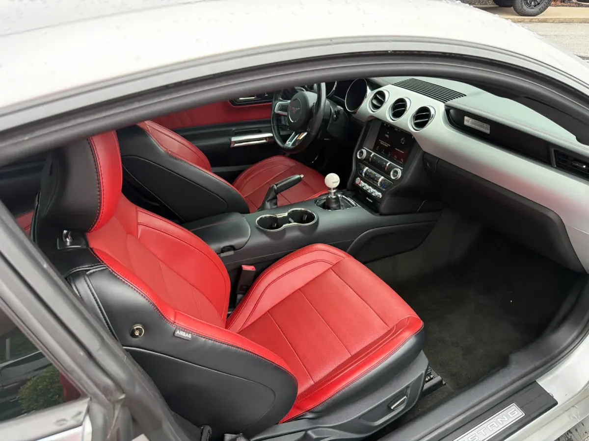 2016 Ford Mustang GT Premium thumbnail 15