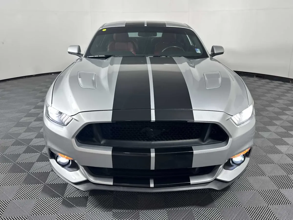 2016 Ford Mustang GT Premium thumbnail 2