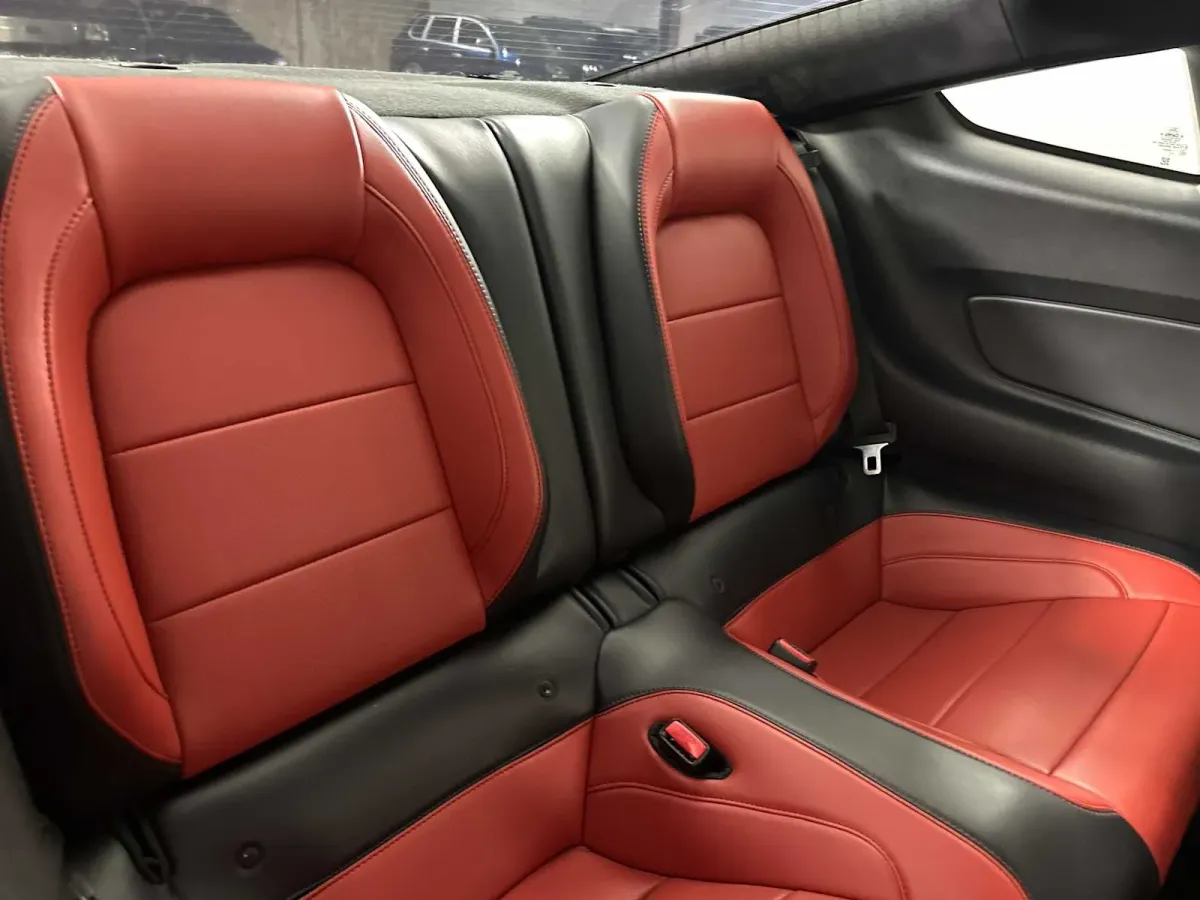 2016 Ford Mustang GT Premium thumbnail 25