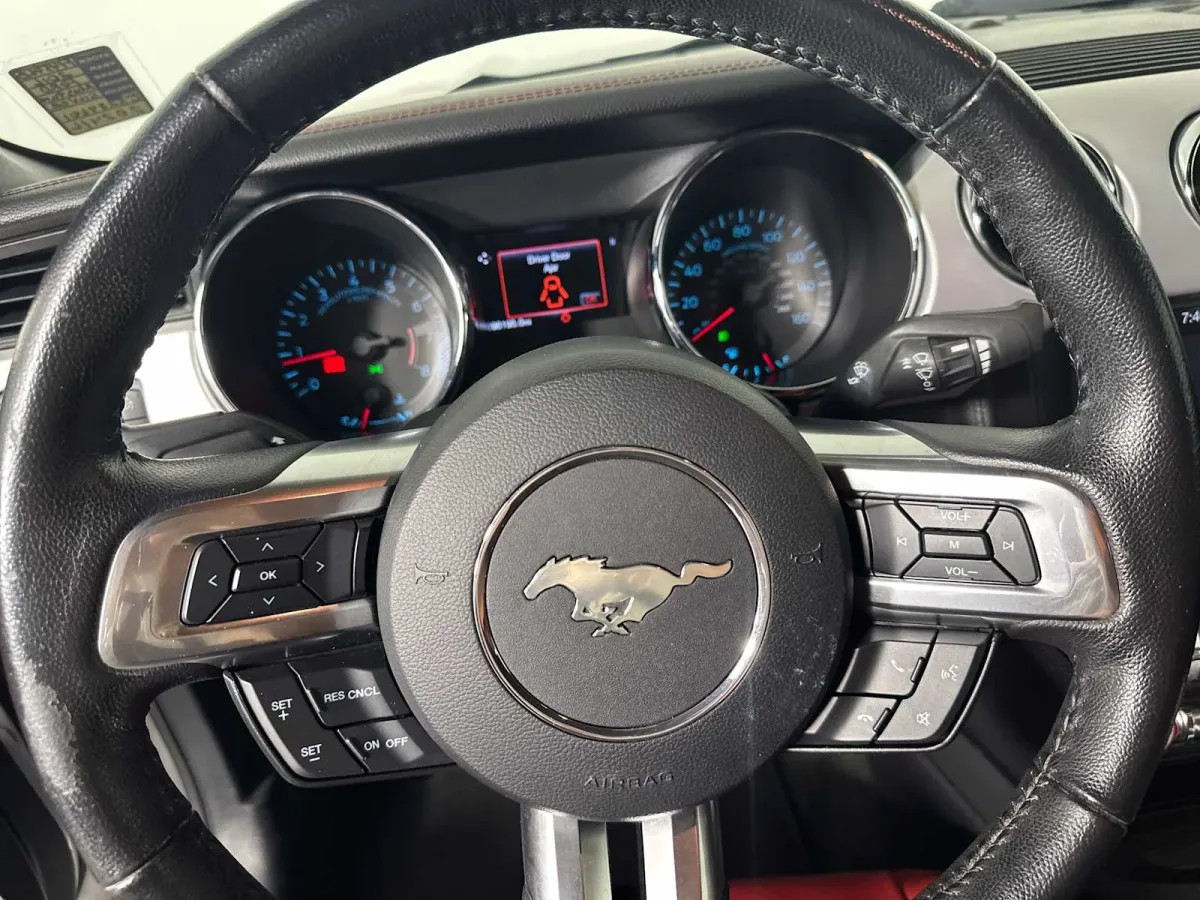 2016 Ford Mustang GT Premium thumbnail 28