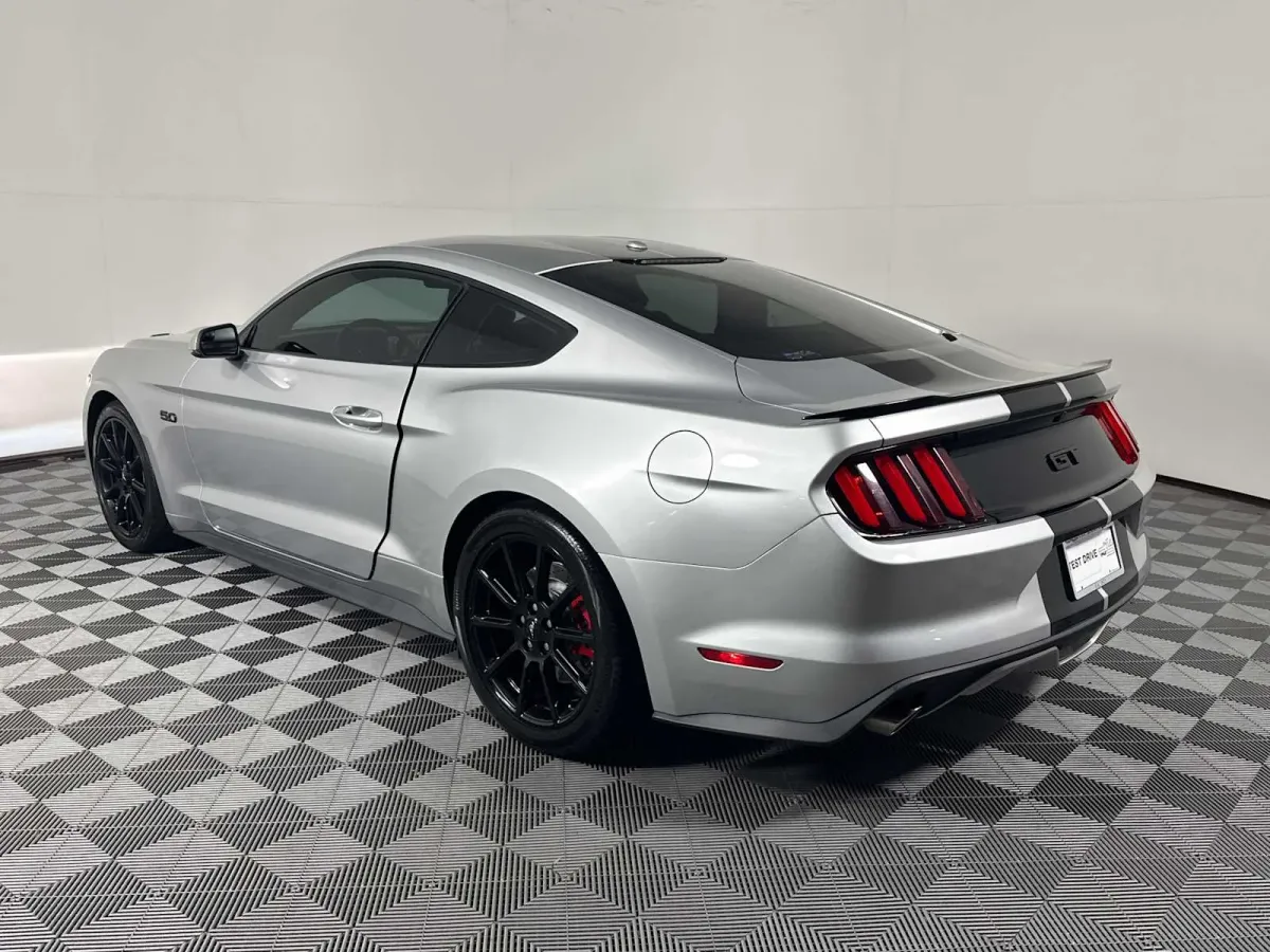 2016 Ford Mustang GT Premium thumbnail 6
