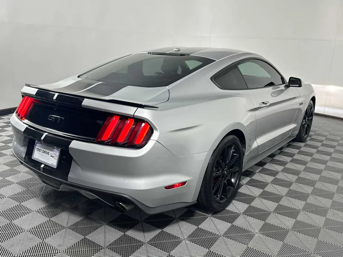 2016 Ford Mustang GT Premium thumbnail 8