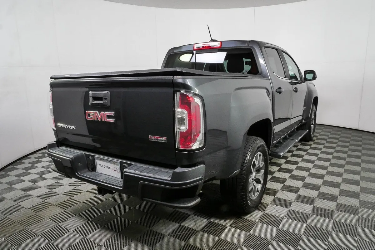 2016 GMC Canyon 4WD SLE thumbnail 3