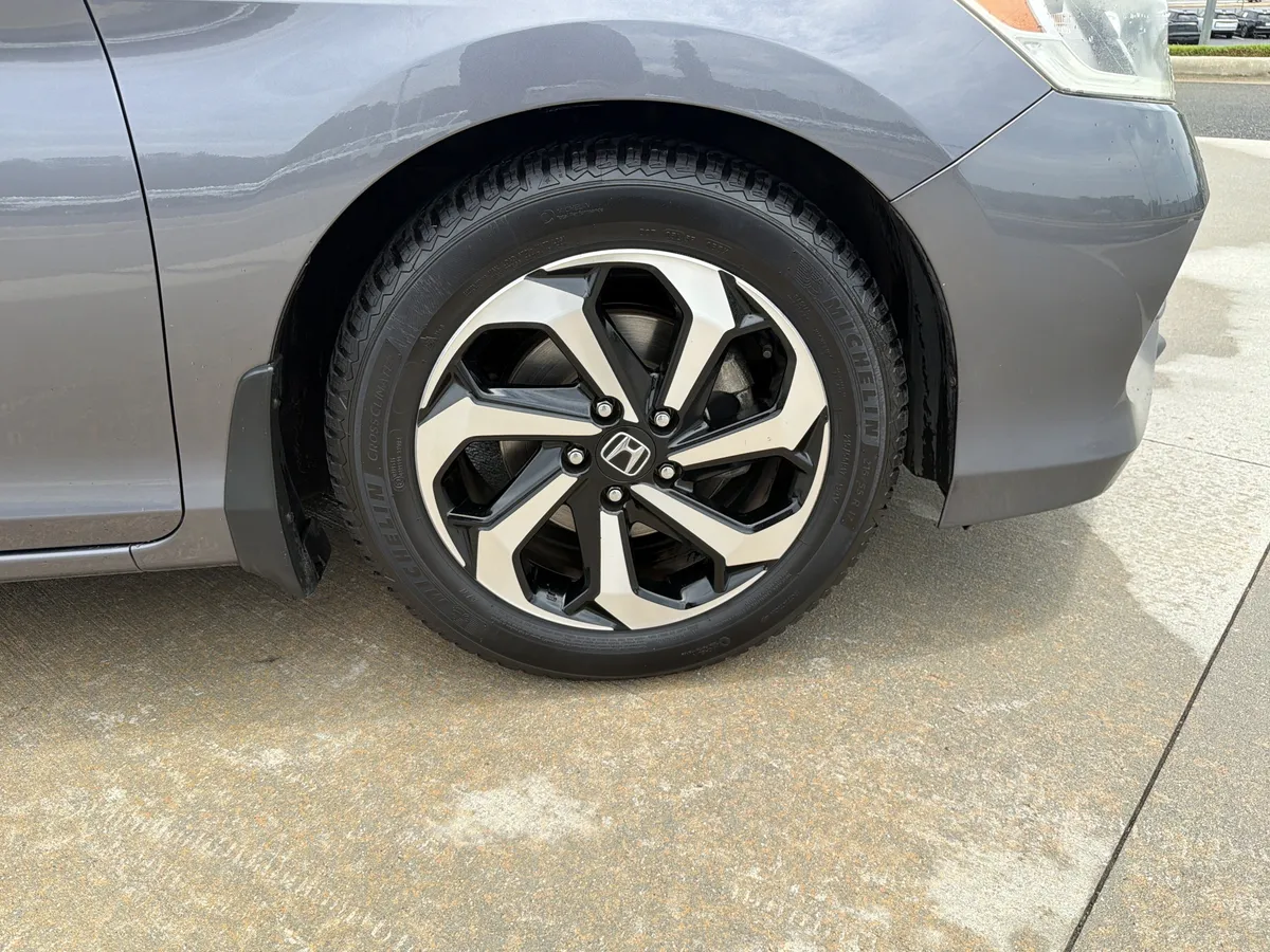 2016 Honda Accord EX thumbnail 12
