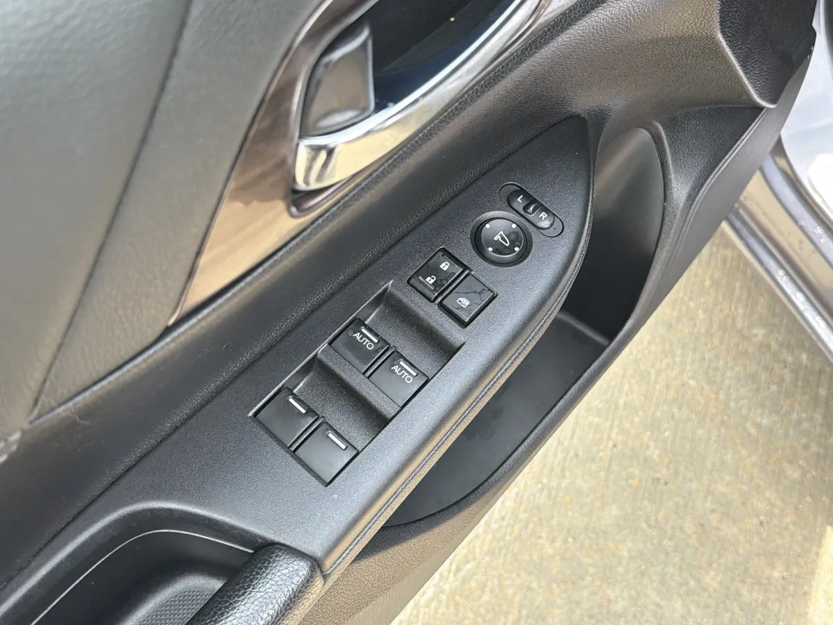 2016 Honda Accord EX thumbnail 14