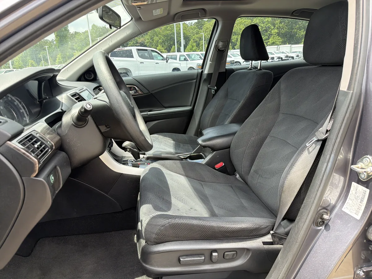 2016 Honda Accord EX thumbnail 15