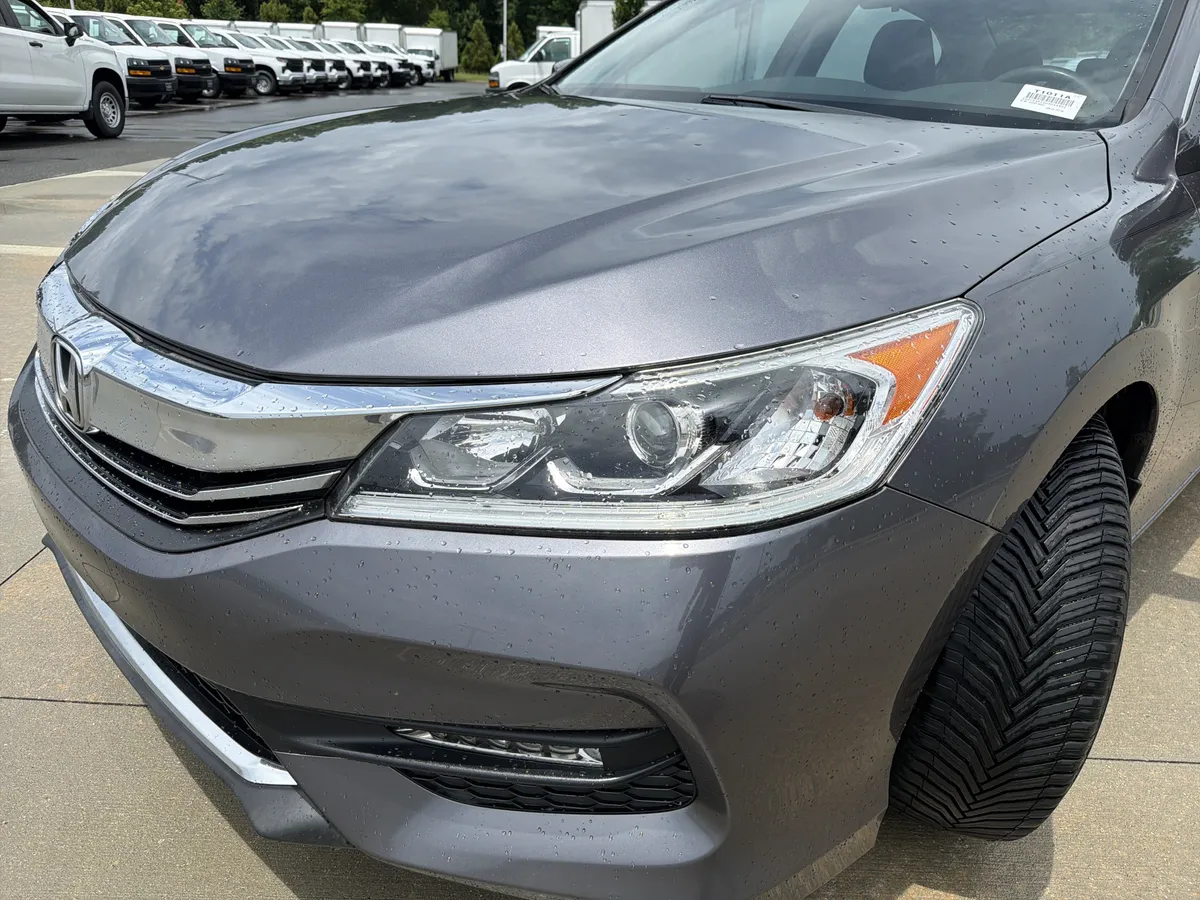 2016 Honda Accord EX thumbnail 2