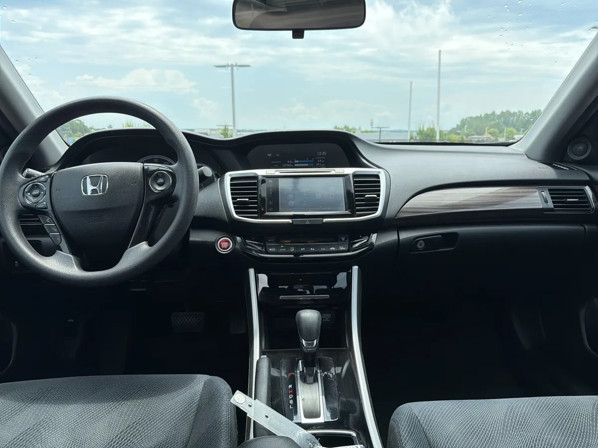 2016 Honda Accord EX thumbnail 28