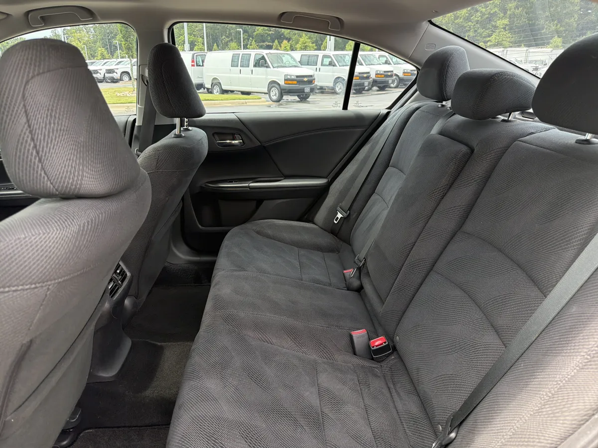 2016 Honda Accord EX thumbnail 30