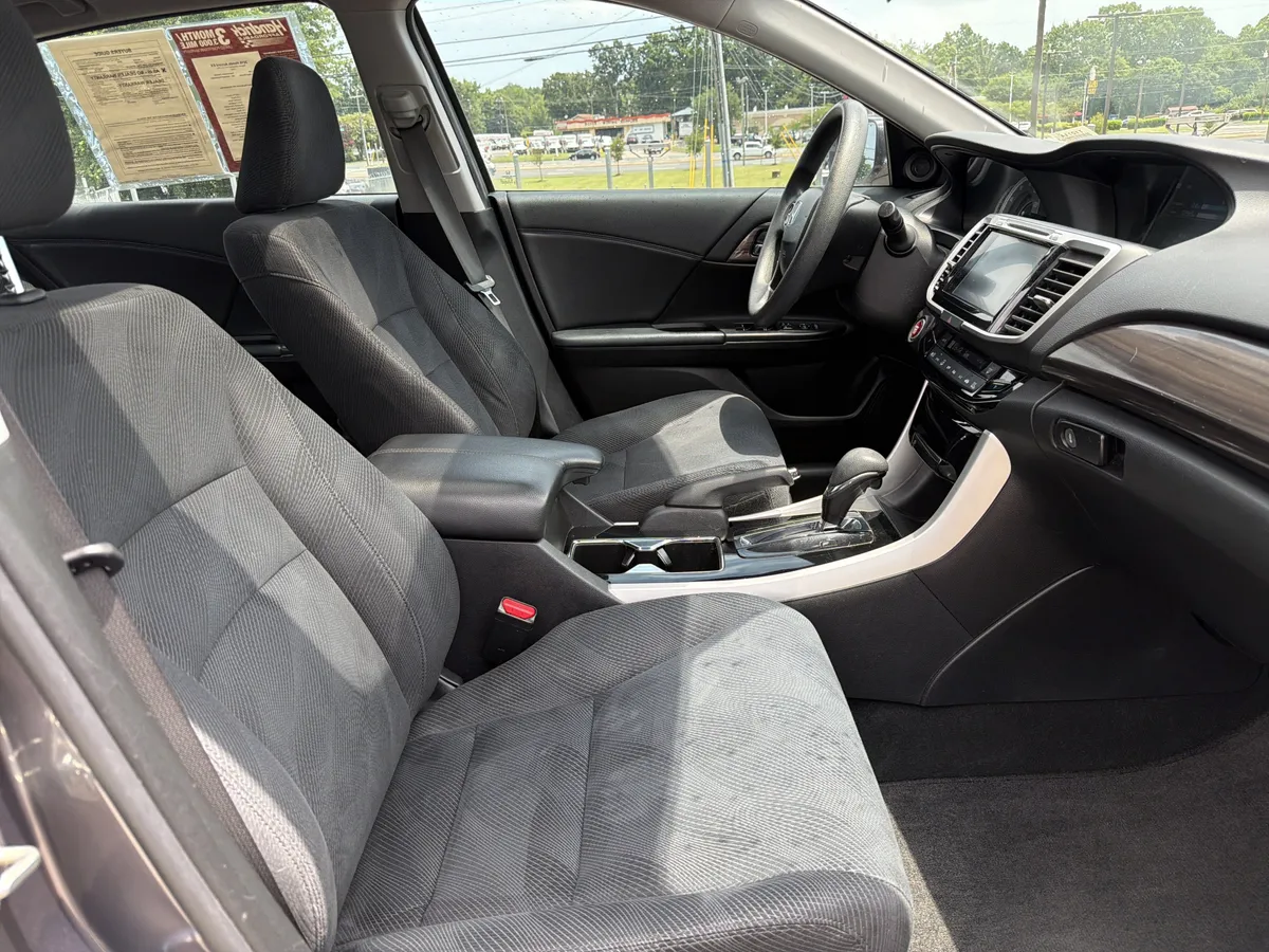 2016 Honda Accord EX thumbnail 32