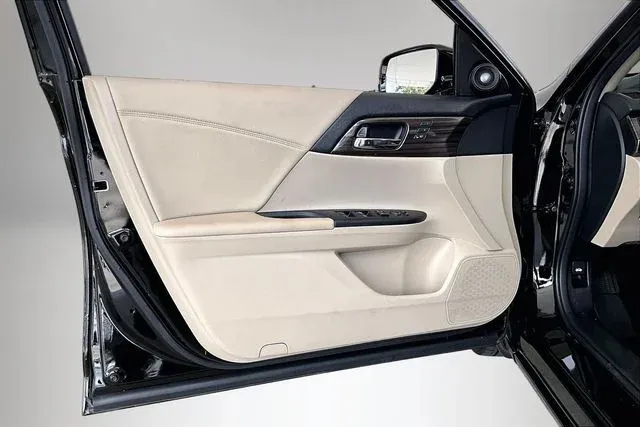 2016 Honda Accord EX-L thumbnail 17