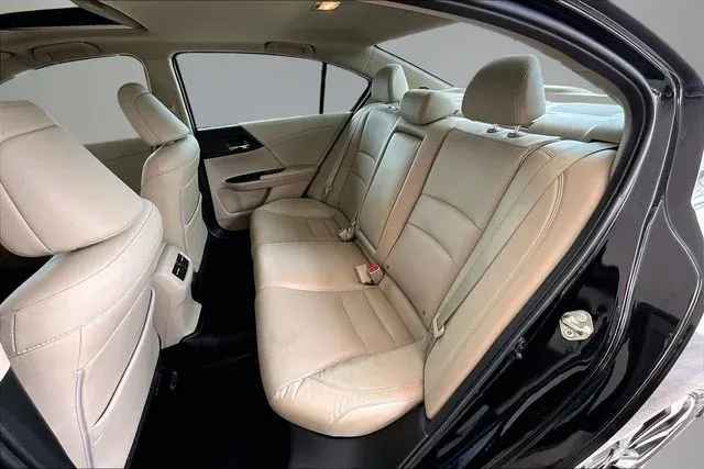 2016 Honda Accord EX-L thumbnail 19