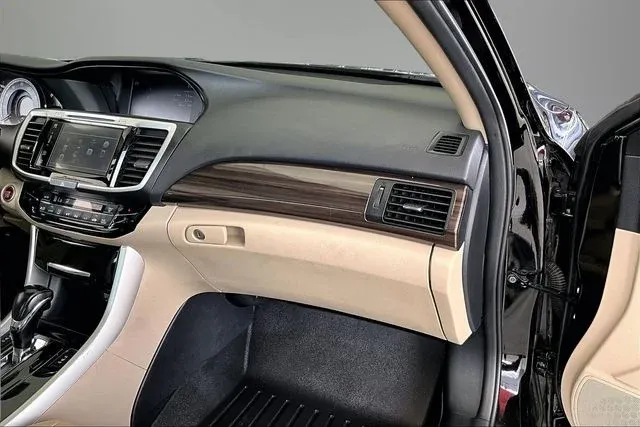 2016 Honda Accord EX-L thumbnail 21