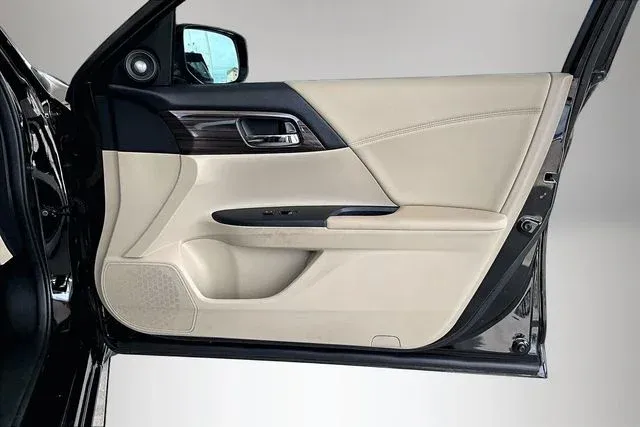 2016 Honda Accord EX-L thumbnail 26