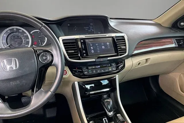 2016 Honda Accord EX-L thumbnail 9