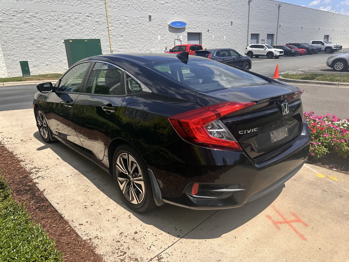 2016 Honda Civic EX-T thumbnail 5
