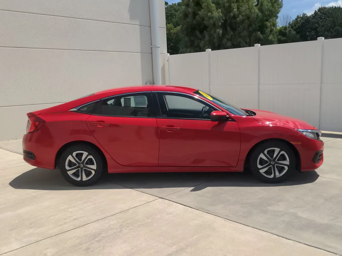 2016 Honda Civic LX thumbnail 10