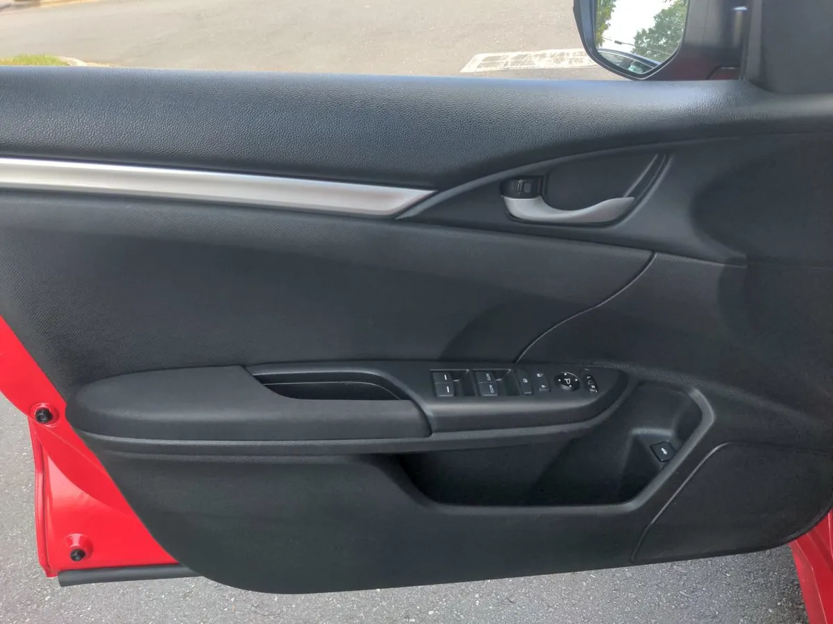 2016 Honda Civic LX thumbnail 13