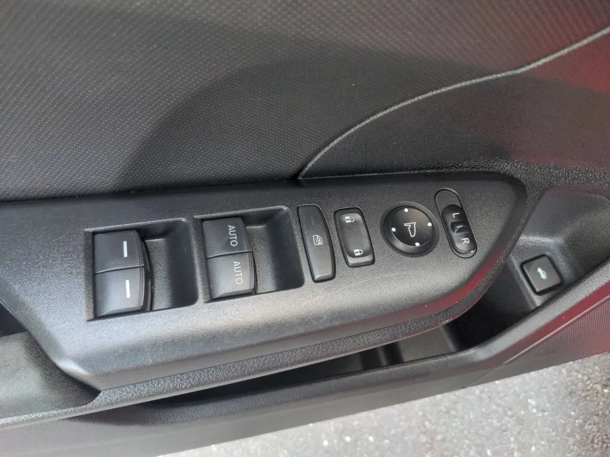 2016 Honda Civic LX thumbnail 14